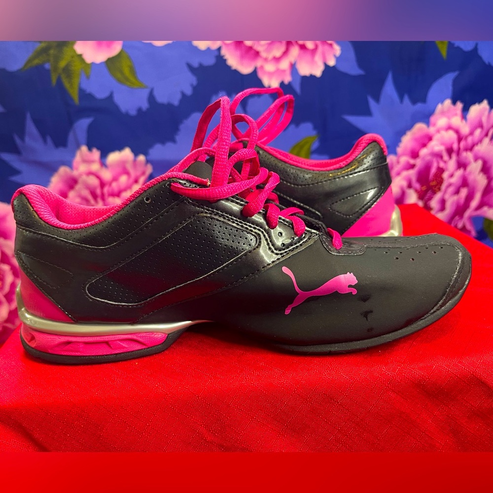 Puma Tazon Women’s Black Hot Pink Athletic sneaker shoes.